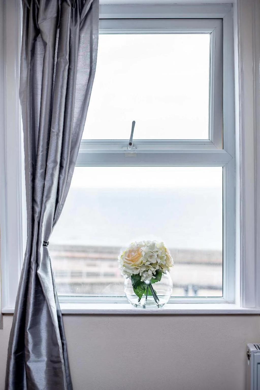 Mars Hotel Seaview Блекпул Екстериор снимка